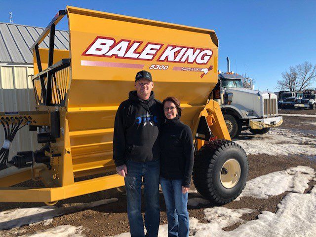 agwest_dan_and_Denyse servicing agricultural equipment